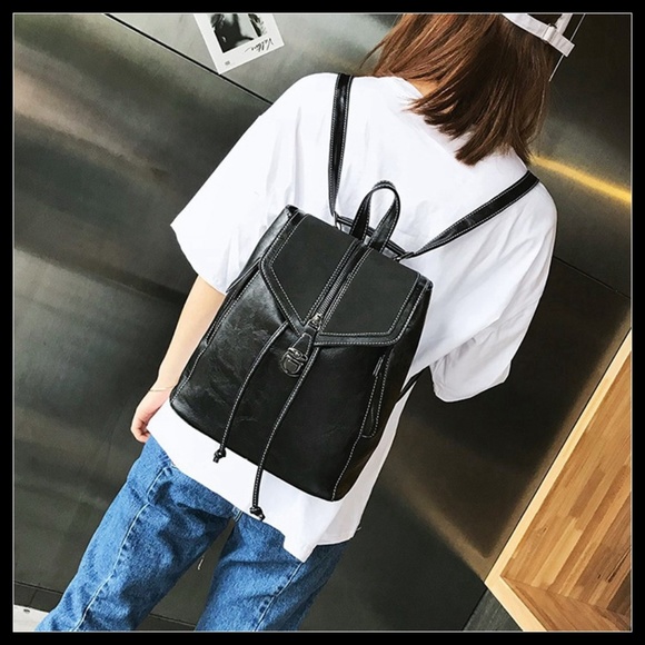 NEW CAMBRIDGE Bucket Backpack